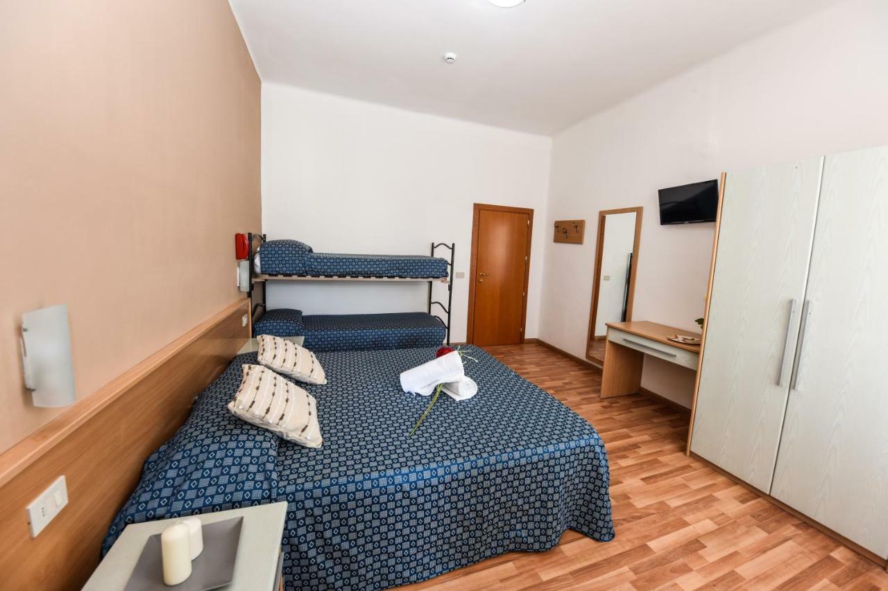 Hotel Miramare Marotta Kültér fotó