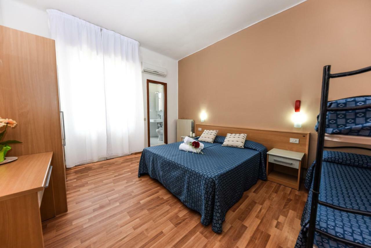 Hotel Miramare Marotta Kültér fotó