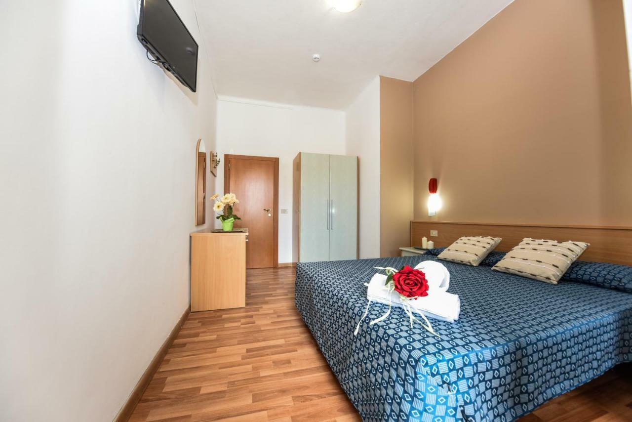 Hotel Miramare Marotta Kültér fotó