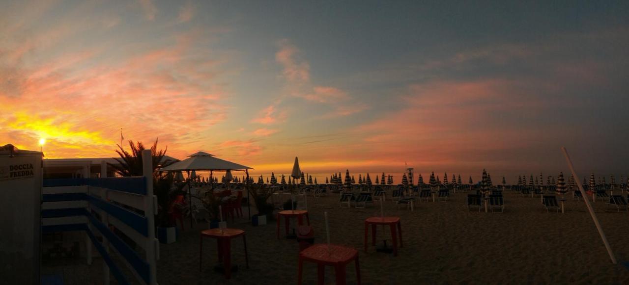 Hotel Miramare Marotta Kültér fotó