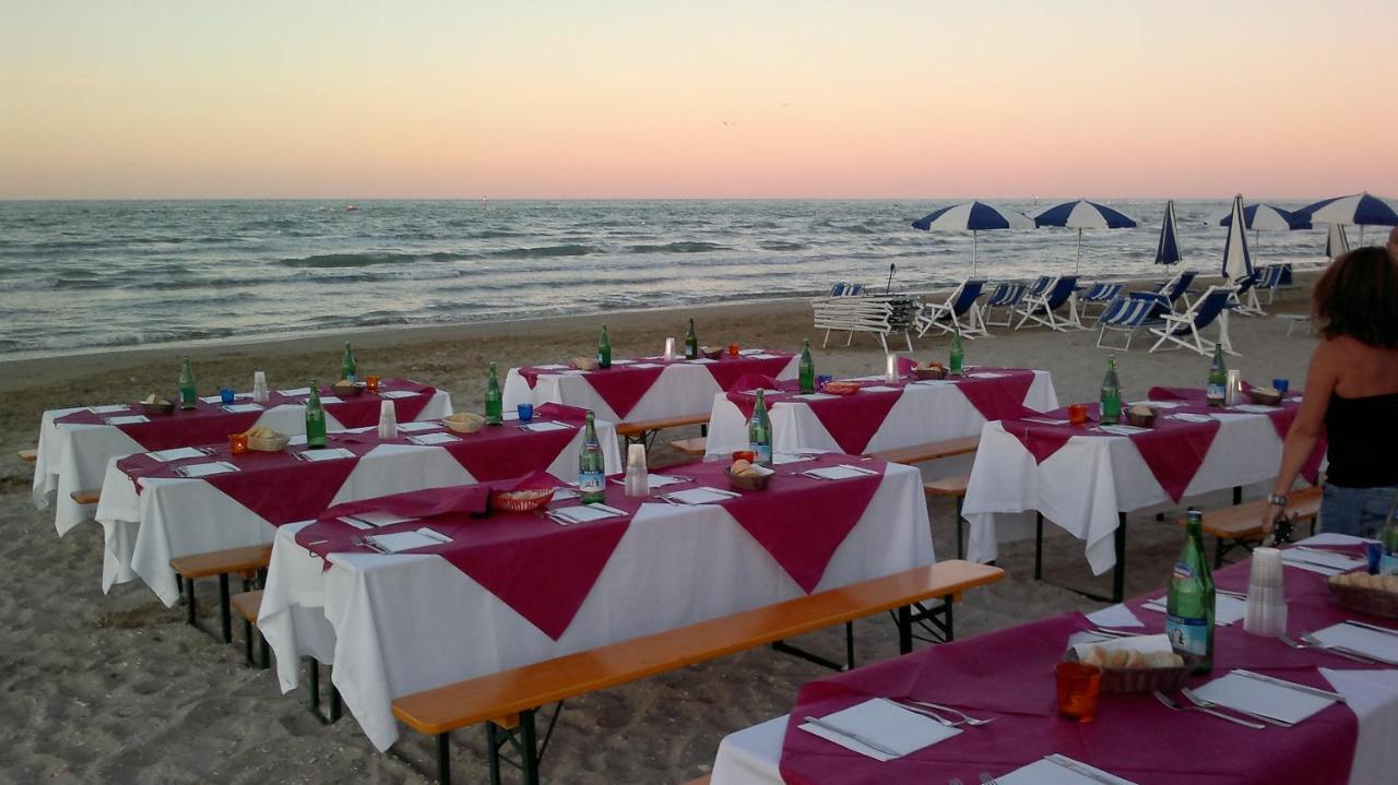 Hotel Miramare Marotta Kültér fotó
